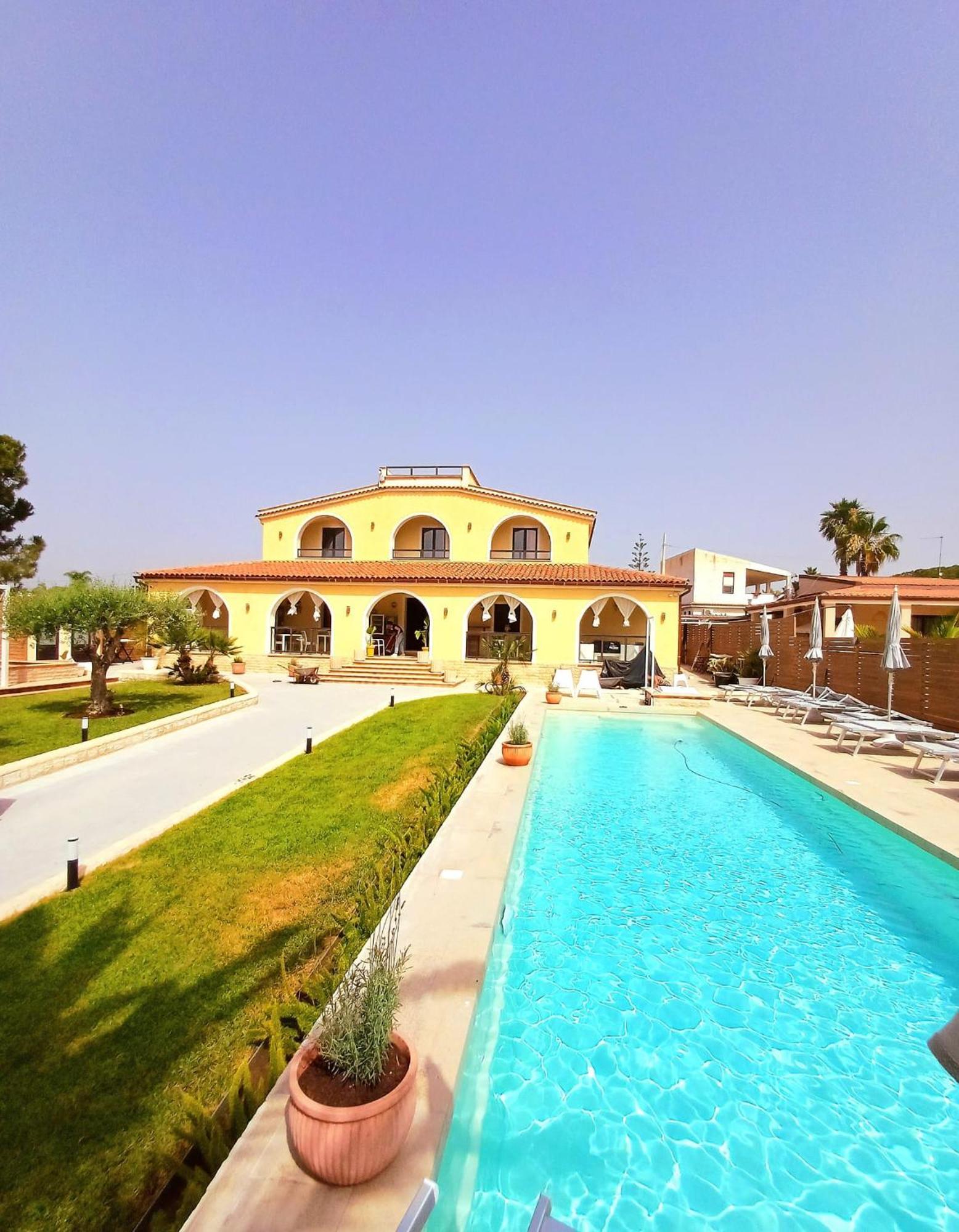 Villa Sunset B&B/Apartments Fontane Bianche Bagian luar foto
