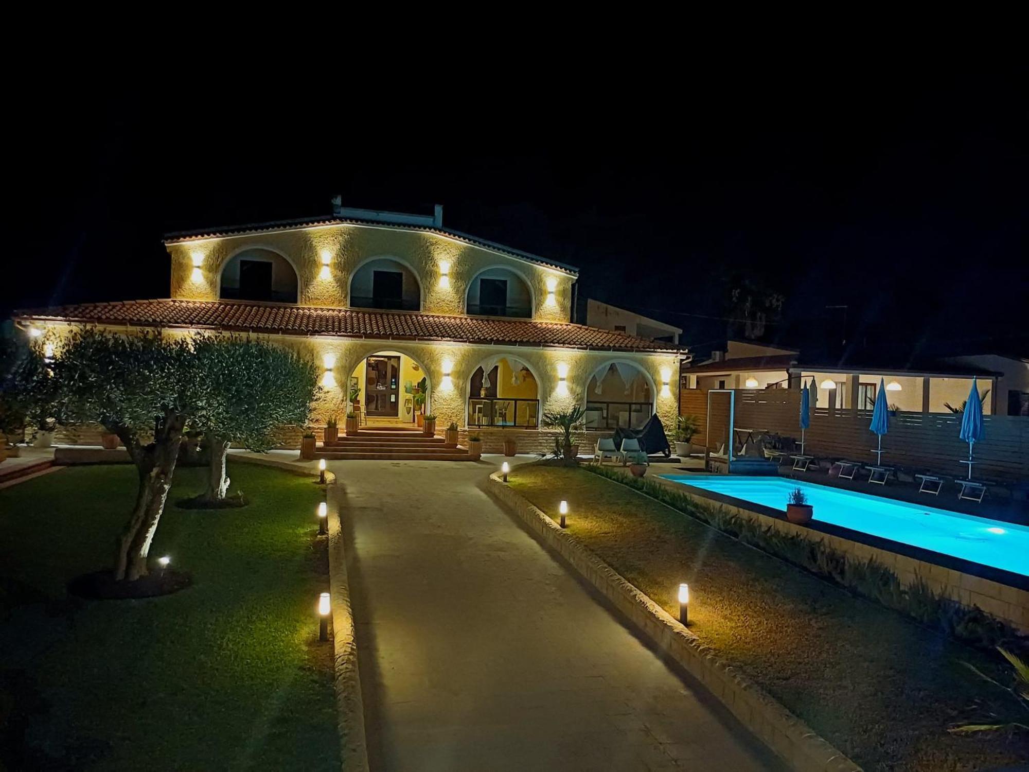 Villa Sunset B&B/Apartments Fontane Bianche Bagian luar foto