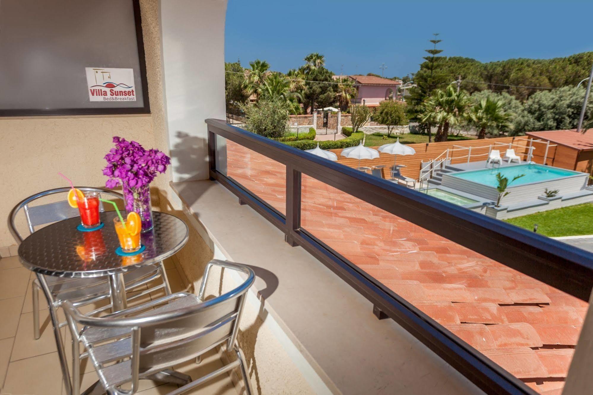Villa Sunset B&B/Apartments Fontane Bianche Bagian luar foto