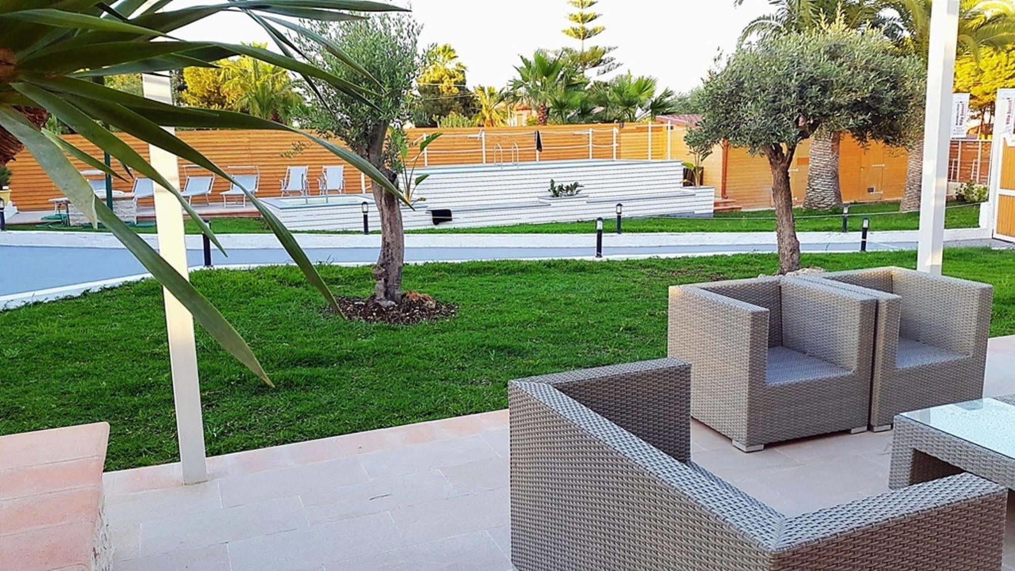 Villa Sunset B&B/Apartments Fontane Bianche Bagian luar foto